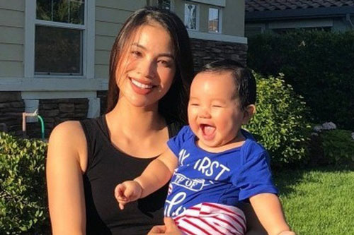 Chăm con khéo như Hoa hậu Phạm Hương: Luyện con ngủ xuyên đêm từ 3 tháng tuổi, 1 ngày uống đến 5 lít nước để có sữa cho con bú
