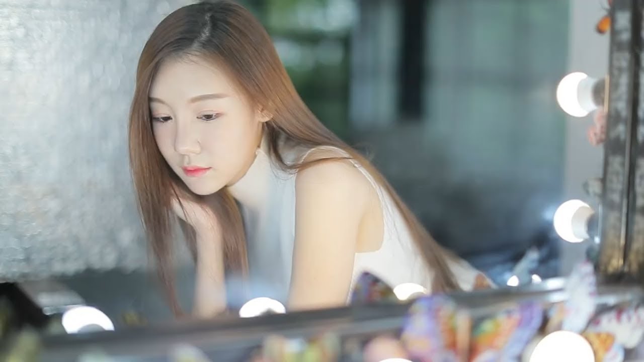 CLIP: Vẻ ngoài tựa nữ thần của người mẫu đồ lót Thái Lan