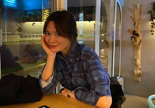 Chồng cũ vừa cho thấy cuộc sống thoải mái hậu ly hôn, Song Hye Kyo đã liền có động thái "hồi đáp" này