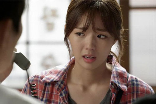 Em chồng sinh được tròn tháng thì về nhà, tới lúc này tôi mới ứa nước mắt thương vợ khi chứng kiến hành động của mẹ