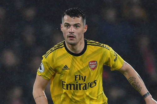 Tiền vệ trung tâm: Granit Xhaka (Arsenal).