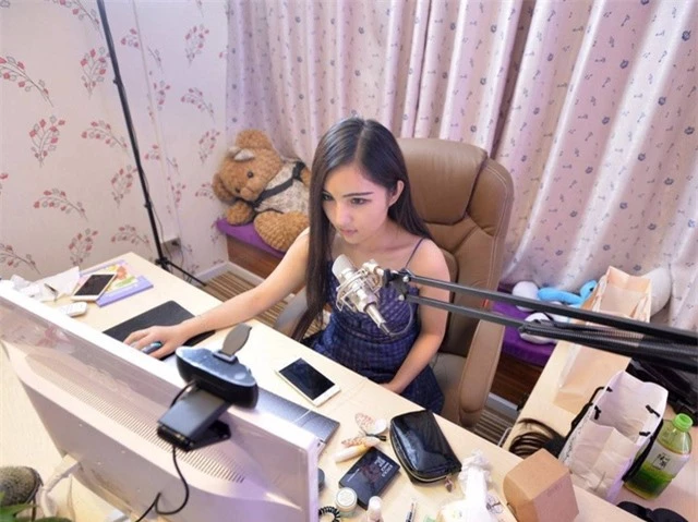 Đắng lòng chàng trai donate hơn 3,5 tỉ cho “nữ streamer, nhận cú lừa không thể ngoạn mục hơn - Ảnh 1.