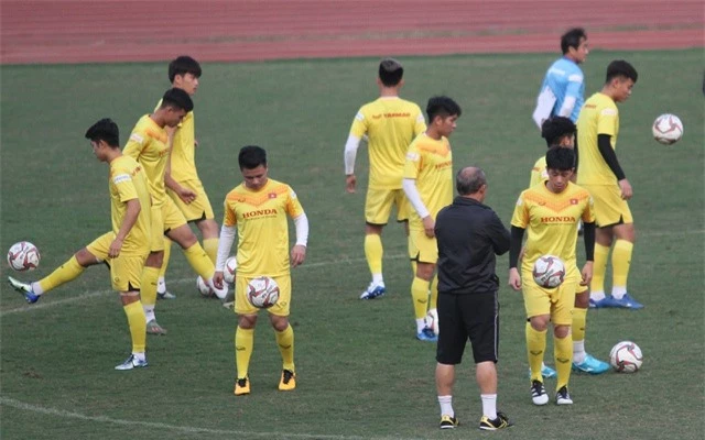 HLV Park Hang Seo có mạo hiểm với hàng thủ U23 Việt Nam? - 2