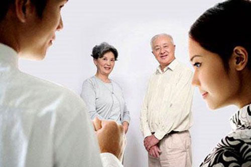 Đắn đo ly hôn chồng phụ bạc vì thương bố mẹ chồng