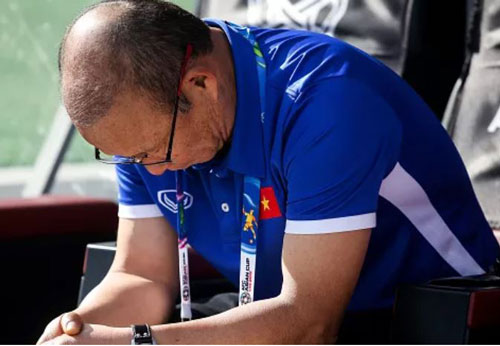 HLV Park Hang-seo: “Là một HLV bóng đá, bạn có thể rơi xuống địa ngục bất cứ lúc nào”