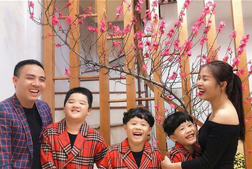 Mối quan hệ của MC Hoàng Linh với con riêng của chồng như thế nào, tất cả được gói gọn trong bức ảnh này