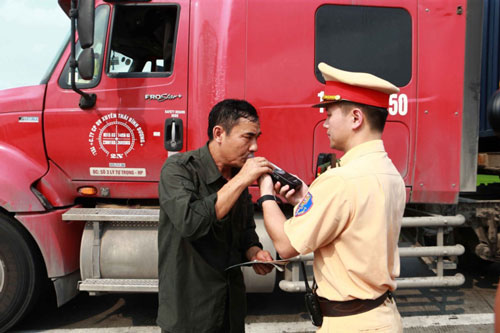 Nâng mức xử phạt đối với nhiều vi phạm giao thông