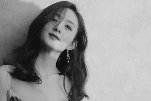 Chỉ có một phim lên sóng trong năm, Triệu Lệ Dĩnh vẫn giành giải Nghệ sĩ có giá trị thương mại cao nhất 2019