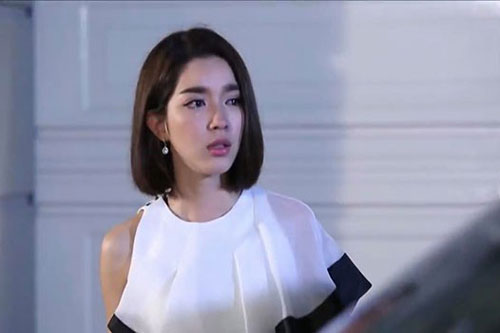 Về nhà không báo trước, nhìn thức ăn trong bát cơm của mẹ, em hất tung rồi gọi chị dâu hỏi cho ra lẽ, không ngờ câu trả lời còn sốc óc hơn