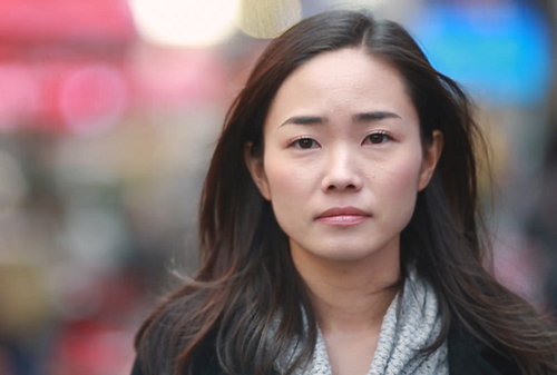 Trước lúc mất, chồng chỉ gặp mẹ mà nhất quyết không gặp vợ, vô tình biết sự thật, em giận đến nỗi vứt khăn tang bỏ về nhà mẹ đẻ