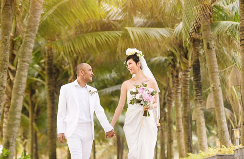 Bị đồn hẹn hò với Quốc Trường vậy mà hôm nay Xuân Lan đã bí mật tổ chức đám cưới siêu lãng mạn với chú rể là Việt kiều Mỹ