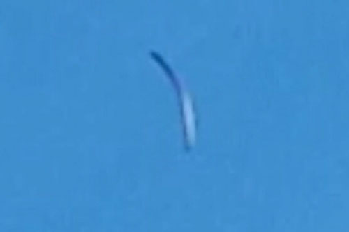 Xôn xao vật thể lạ hình giun nghi UFO