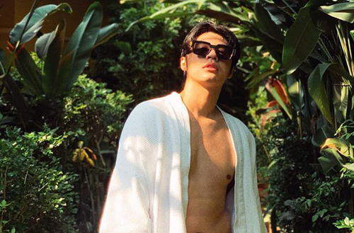 "Mở hàng" năm 2020, Noo Phước Thịnh gây sốt với màn khoe body 6 múi cực phẩm khiến fan "chảy máu mũi"