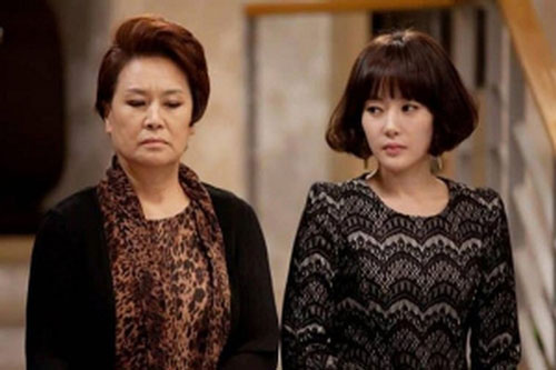 Nàng dâu ngỡ ngàng phát hiện bí mật của mẹ chồng khó tính