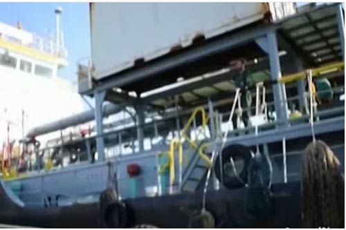 Iran bắt giữ tàu chở 1,3 triệu lít dầu nhập lậu