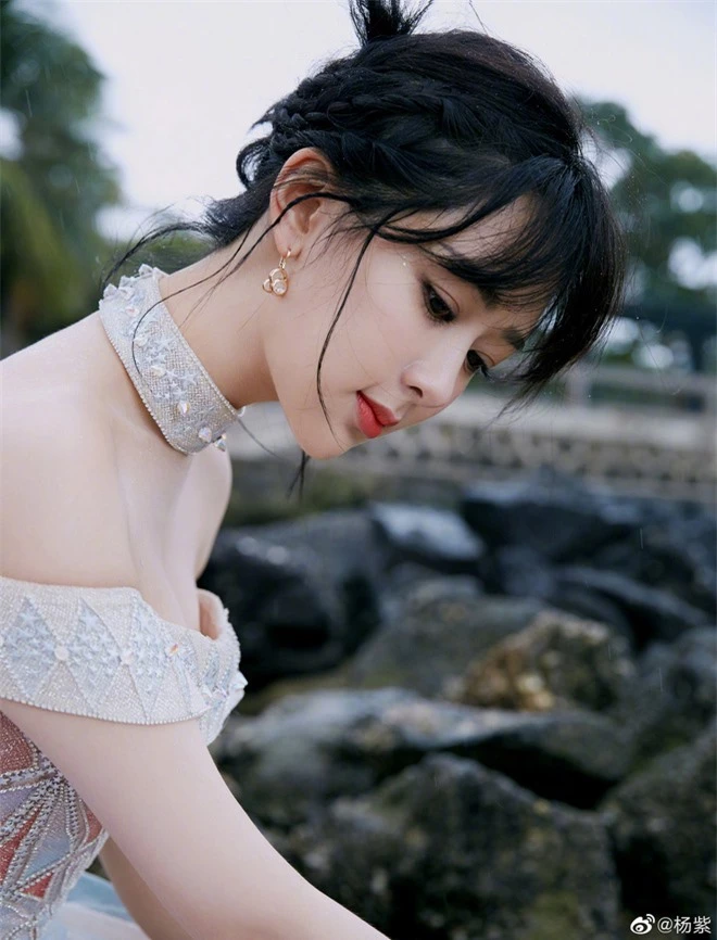 Dàn mỹ nhân Cbiz đẹp nức nở sự kiện countdown: Nhiệt Ba khí chất, Angela Baby - Dương Mịch thần thái bất phân thắng bại - Ảnh 13. Dàn mỹ nhân Cbiz đẹp nức nở sự kiện countdown: Nhiệt Ba khí chất, Angela Baby - Dương Mịch thần thái bất phân thắng bại - Ảnh 13.