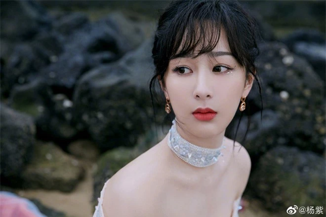 Dàn mỹ nhân Cbiz đẹp nức nở sự kiện countdown: Nhiệt Ba khí chất, Angela Baby - Dương Mịch thần thái bất phân thắng bại - Ảnh 14. Dàn mỹ nhân Cbiz đẹp nức nở sự kiện countdown: Nhiệt Ba khí chất, Angela Baby - Dương Mịch thần thái bất phân thắng bại - Ảnh 14.