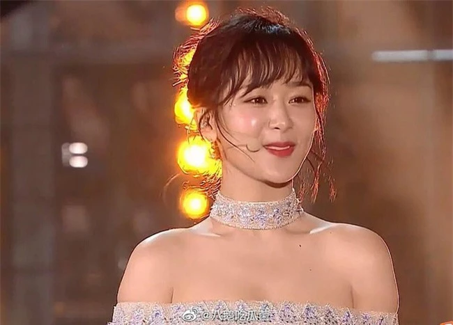 Bất ngờ trước những hình ảnh chưa qua chỉnh sửa của Địch Lệ Nhiệt Ba và Dương Tử - Ảnh 8. Bất ngờ trước những hình ảnh chưa qua chỉnh sửa của Địch Lệ Nhiệt Ba và Dương Tử - Ảnh 8.