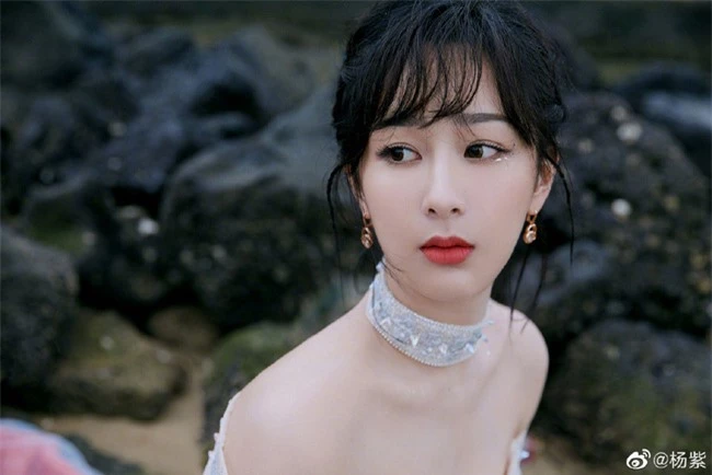 Bất ngờ trước những hình ảnh chưa qua chỉnh sửa của Địch Lệ Nhiệt Ba và Dương Tử - Ảnh 9. Bất ngờ trước những hình ảnh chưa qua chỉnh sửa của Địch Lệ Nhiệt Ba và Dương Tử - Ảnh 9.
