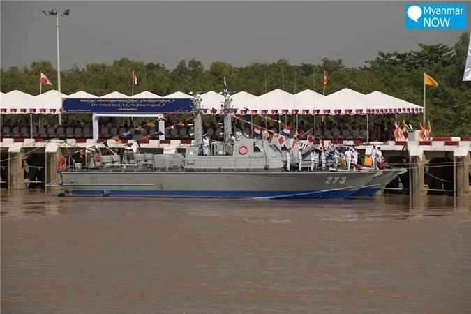 "Hàng xóm" của Việt Nam mang đủ bộ tàu chiến ra duyệt binh trên... sông - Hình 3