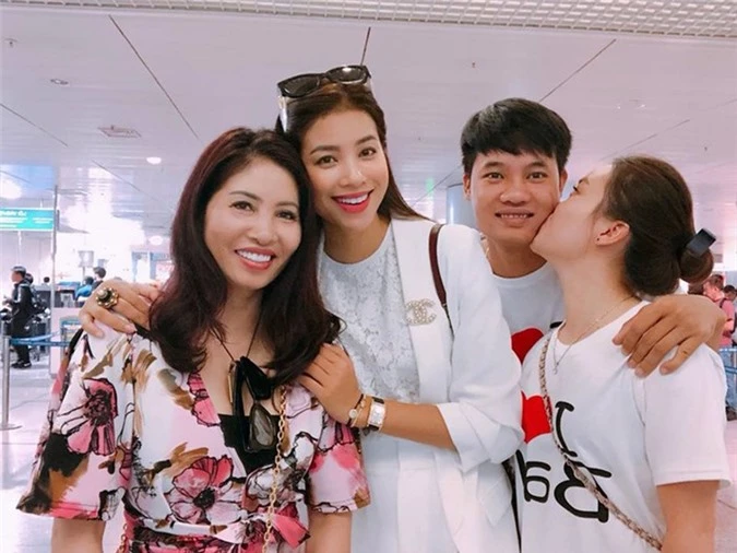 Ngỡ ngàng ảnh hồi nhỏ và chưa nổi tiếng của Phạm Hương - Hình 12 Ngo ngang anh hoi nho va chua noi tieng cua Pham Huong-Hinh-12