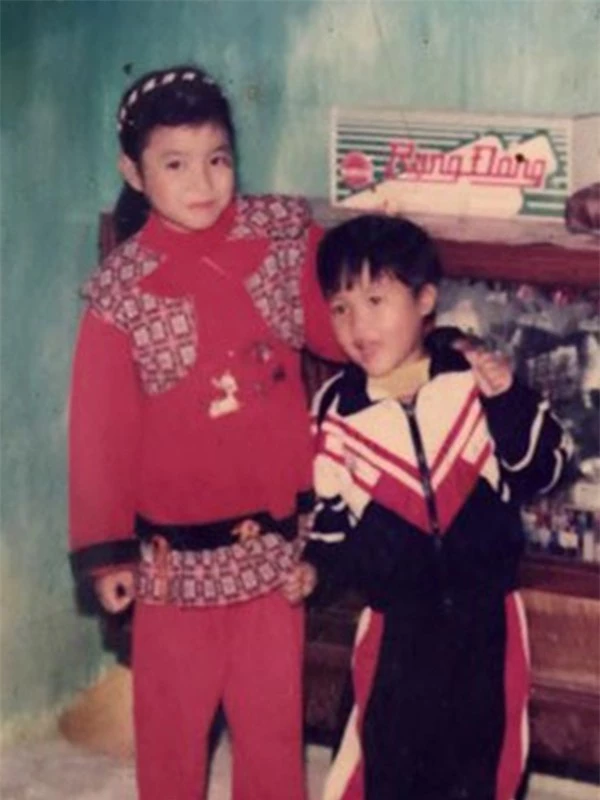 Ngỡ ngàng ảnh hồi nhỏ và chưa nổi tiếng của Phạm Hương - Hình 3 Ngo ngang anh hoi nho va chua noi tieng cua Pham Huong-Hinh-3
