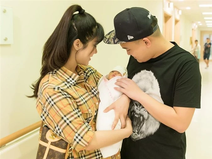 Tổ ấm hạnh phúc của Diệp Lâm Anh bên chồng thiếu gia - Hình 5 To am hanh phuc cua Diep Lam Anh ben chong thieu gia-Hinh-5