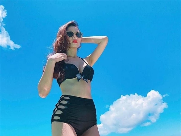 Mỹ nhân này đăng ảnh bikini như hiện tượng hiếm có khó tìm trong showbiz Việt
