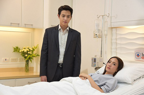 Rời phòng sinh, tôi đưa mắt tìm người nhà nhưng chồng tôi trừng mắt quát: "Toàn kẻ lừa đảo" rồi bỏ đi trước sự ngỡ ngàng của bác sĩ