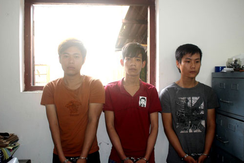 Quảng Nam: Ba thanh niên dùng dao khống chế cướp điện thoại và 40 nghìn đồng