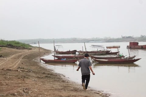 Dịch vụ bán “nước thiêng” hình thành ở Việt Trì.