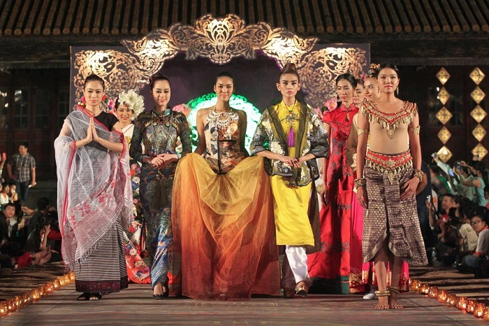 Đêm ASEAN - một cuộc trình diễn văn hoá Đông Nam Á qua những sắc màu độc đáo của trang phục dân tộc, thời trang và âm nhạc huyền ảo.