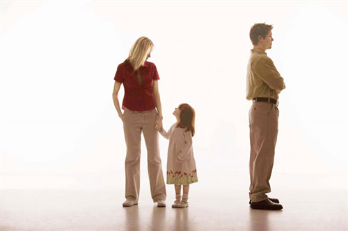 'Con à, cha mẹ sẽ không chung nhà nữa…'