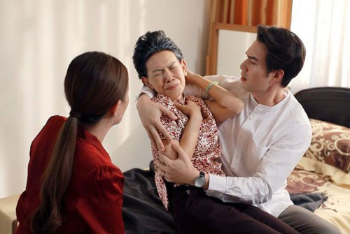 Nhà trai vui vẻ đồng ý tiền thách cưới 500 triệu, đến ngày nhà gái chuẩn bị cỗ bàn ê hề nhưng khi chú rể vừa xuất hiện mẹ cô dâu đã ngất ngay tại chỗ