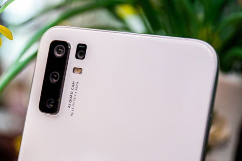 Smartphone chip S855 Plus, RAM 12 GB, 4 camera sau, pin 4.000 mAh, giá gần 12 triệu