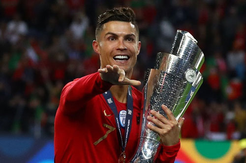 Ở tuổi 35, Ronaldo vẫn hăng hái muốn xô đổ hàng loạt kỷ lục xưa nay hiếm
