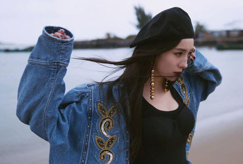 Đầu năm mới, Dương Mịch lại trở thành chủ đề bàn tán vì "vòng 1 bất thường"