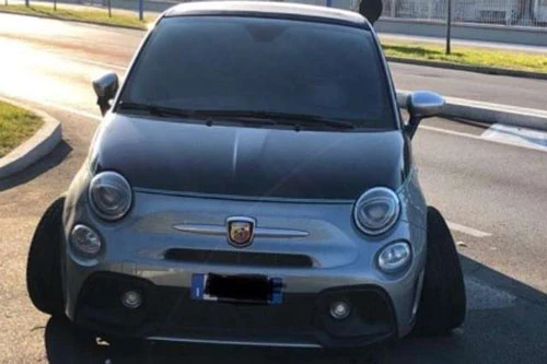 Chiếc Fiat của Balotelli sau vụ va chạm.