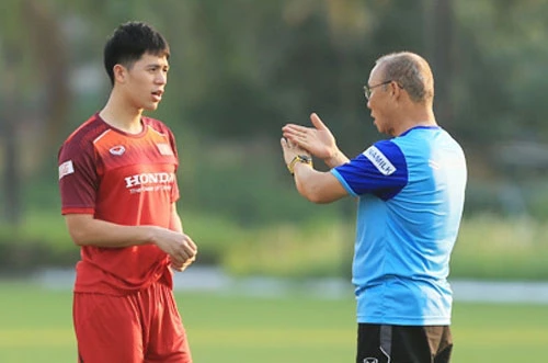 Đình Trọng vẫn chưa bình phục chấn thương. Đình Trọng vẫn chưa bình phục chấn thương.