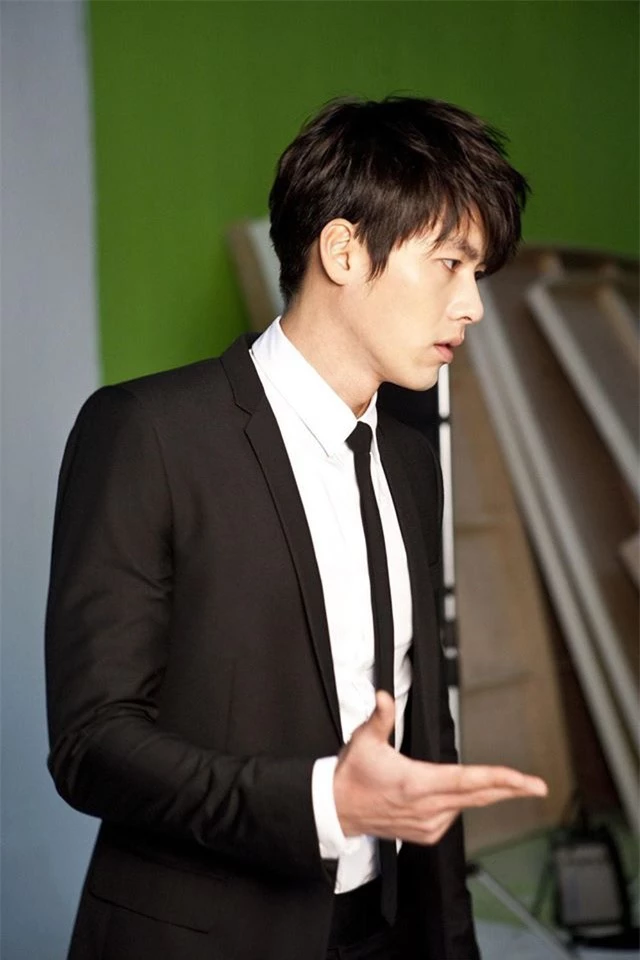 “Soái ca Triều Tiên” Hyun Bin gây bão mạng với góc nghiêng sắc lẹm như dao dọc giấy, sống mũi hiếm có khó tìm - Ảnh 14.