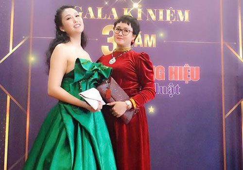 Phi Thanh Vân khoe vẻ gợi cảm hậu "dao kéo" lần thứ 21