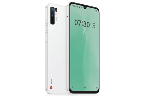 “Trái tim” của Smartisan Nut Pro 3 là chip Qualcomm Snapdragon 855 Plus lõi 8 với xung nhịp tối đa 2,96 GHz, GPU Adreno 640. RAM 8 GB/ROM 128 GB RAM 8 GB/ROM 256 GB hoặc RAM 12 GB/ROM 256 GB, không có khay cắm thẻ microSD. Hệ điều hành Android 9.0 Pie, được tùy biến trên giao diện Smartisan OS 7.0.