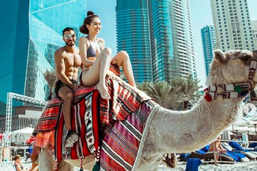 Ngọc Trinh tiếp tục khoe ảnh diện nội y 2 mảnh khi cưỡi lạc đà tại Dubai