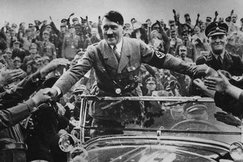 Giải mật cực sốc: Trùm phát xít Hitler là người song tính?