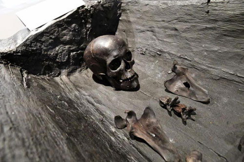 Rùng mình chuyện hài cốt “công chúa” 2.000 tuổi bỗng dưng đen sì