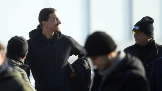 Ibra vừa nhận số áo lạ lẫm khi vừa ký hợp đồng mới với Milan