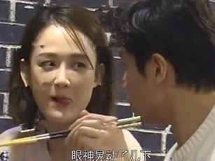 Trần Kiều Ân lộ ảnh hẹn hò, hơn người tình 9 tuổi nhưng vẻ ngoài và cử chỉ lại như gái mới lớn đang yêu