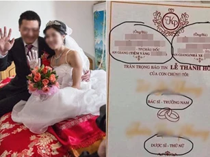Tấm thiệp cưới nổi bần bật với nghề nghiệp, gia thế hoành tráng của đôi bên khiến dân tình xôn xao: Nhà trai chủ tiệm vàng, nhà gái chủ nhà xe