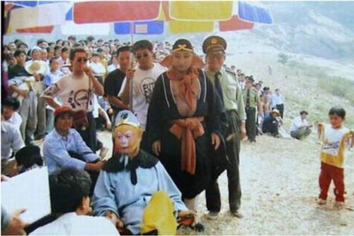 Nguyên nhân đoàn phim 'Tây Du Ký 1986' bị coi là phạm nhân trốn trại