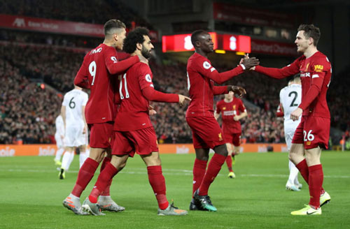 Bão chấn thương không ngăn được Liverpool băng băng về đích